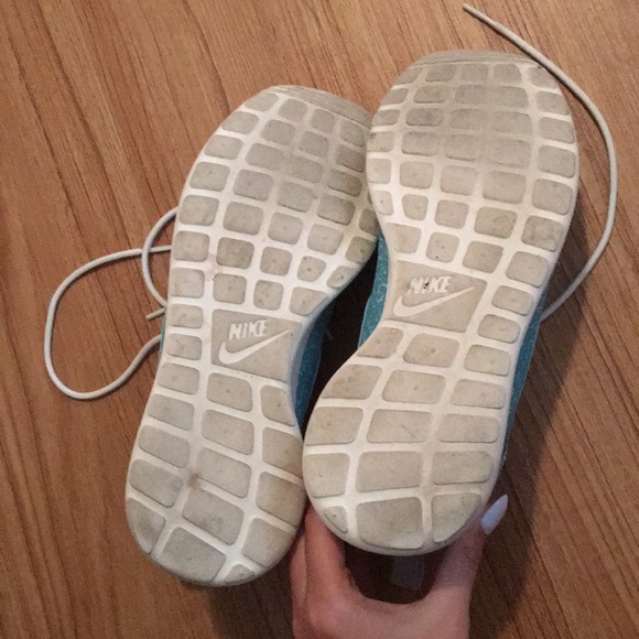 Nike Roshes - Picture 7 of 8